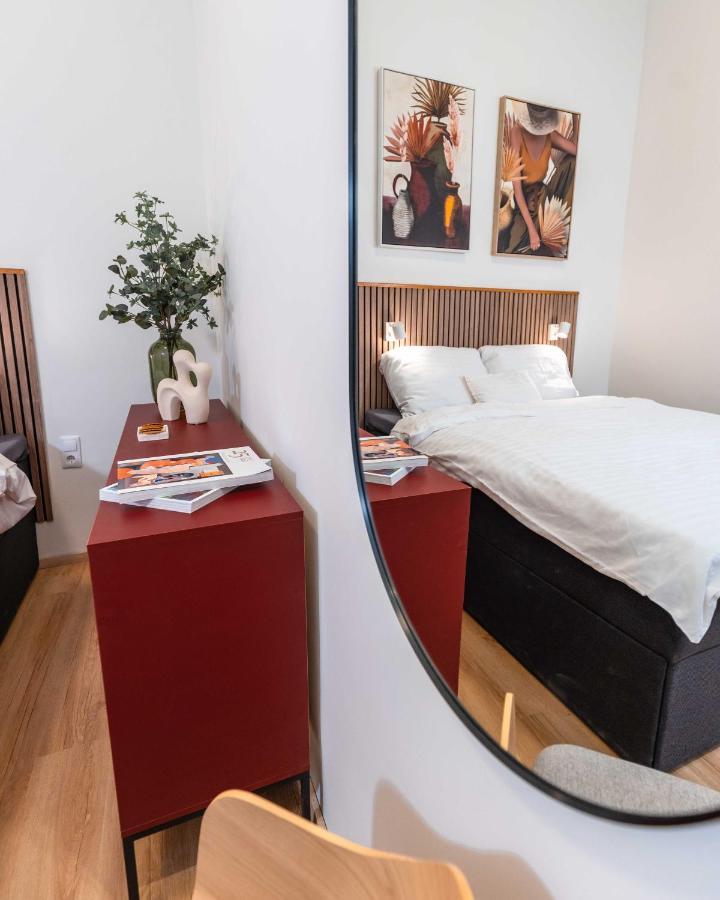 Modern French Balkony Appartement